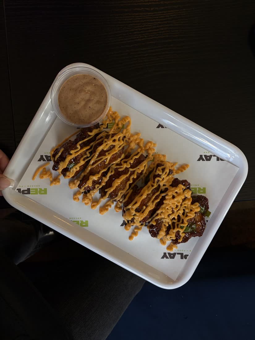 Tenders mit Sauce und Dip